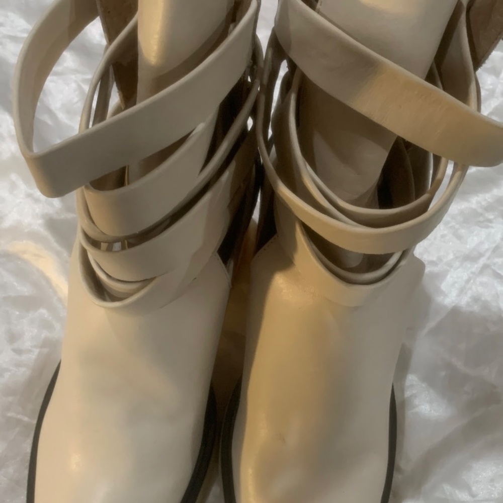 Boots - Picture 9 of 11